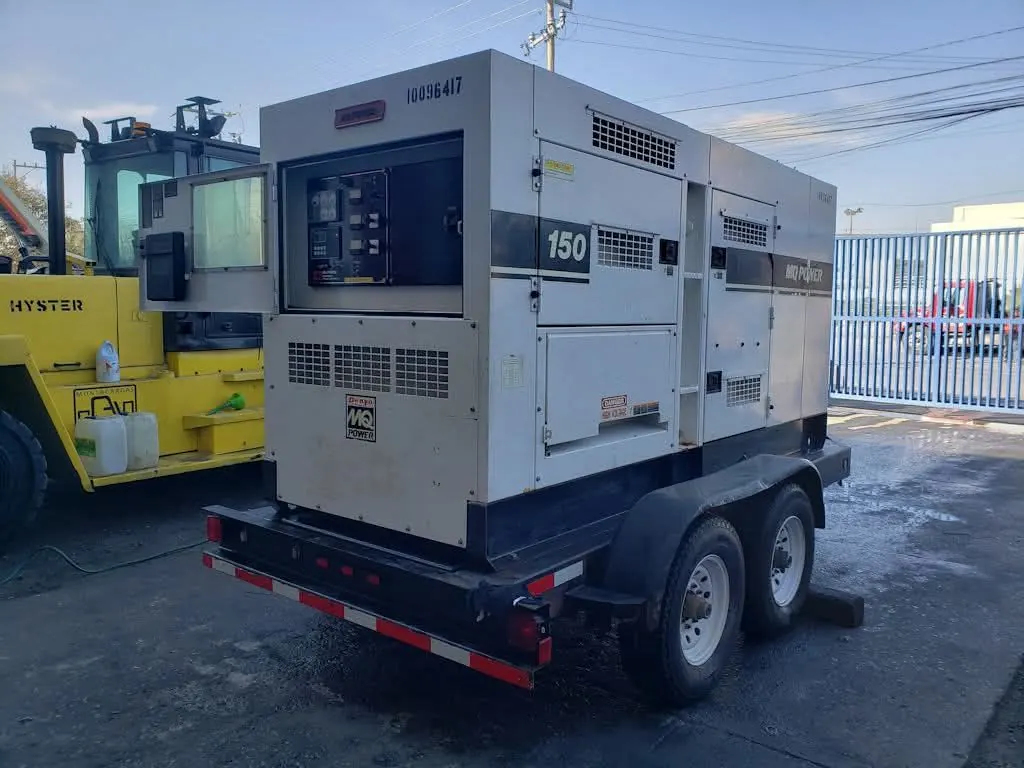 Generador Multiquip Whisperwatt 150 kVA vista trasera con panel de control